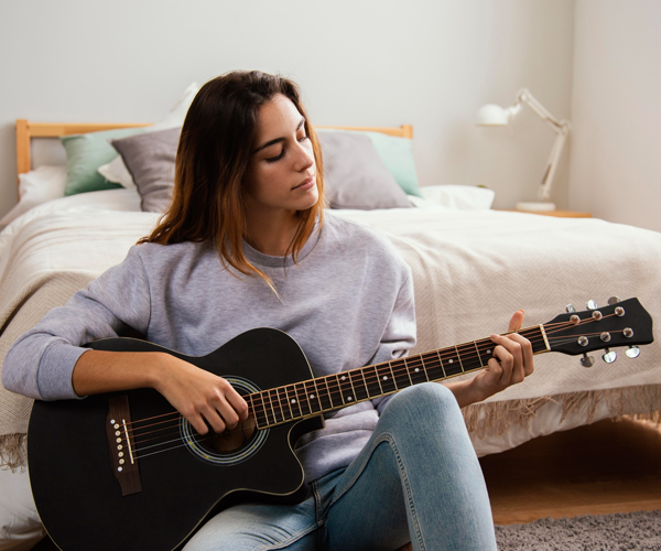 Perdesiz Gitar Özellikleri 